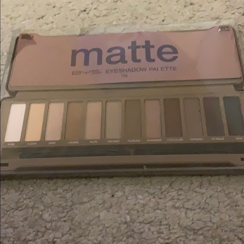BYS Cosmetics  Matte eyeshadow Palette